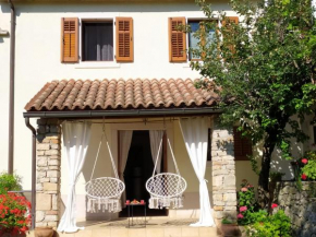 Apartment PARENZANA, little row HOUSE with big green yard in central Istria